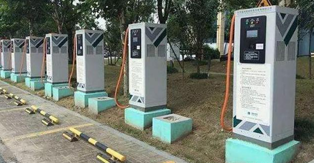 手動(dòng)和全自動(dòng)充電機(jī)正確的使用方法及注意(圖1) 手動(dòng)和全自動(dòng)充電機(jī)正確的使用方法及注意(圖1)